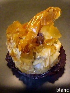 洋ナシのコンポートをパイ生地で…